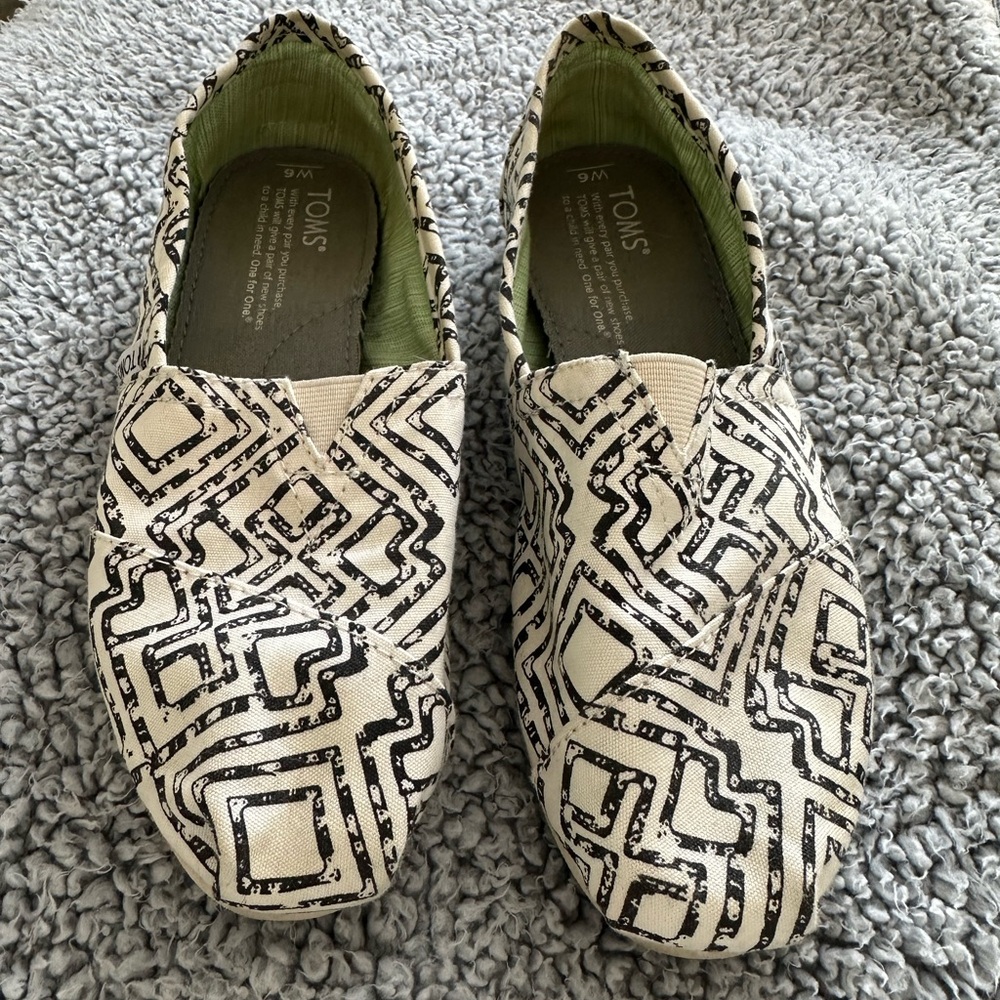 Black and White womens TOMS